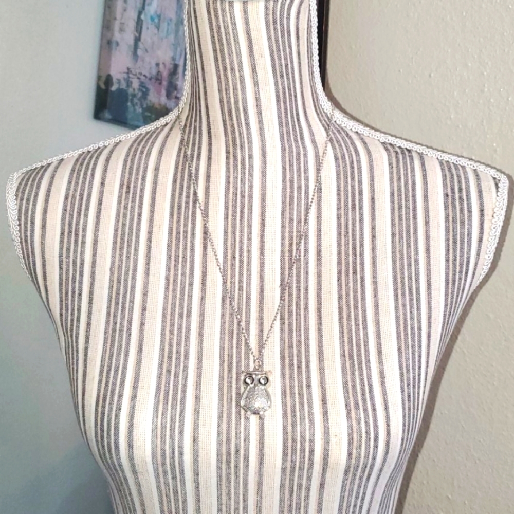 Silver Owl Necklace - Picture 2 of 2